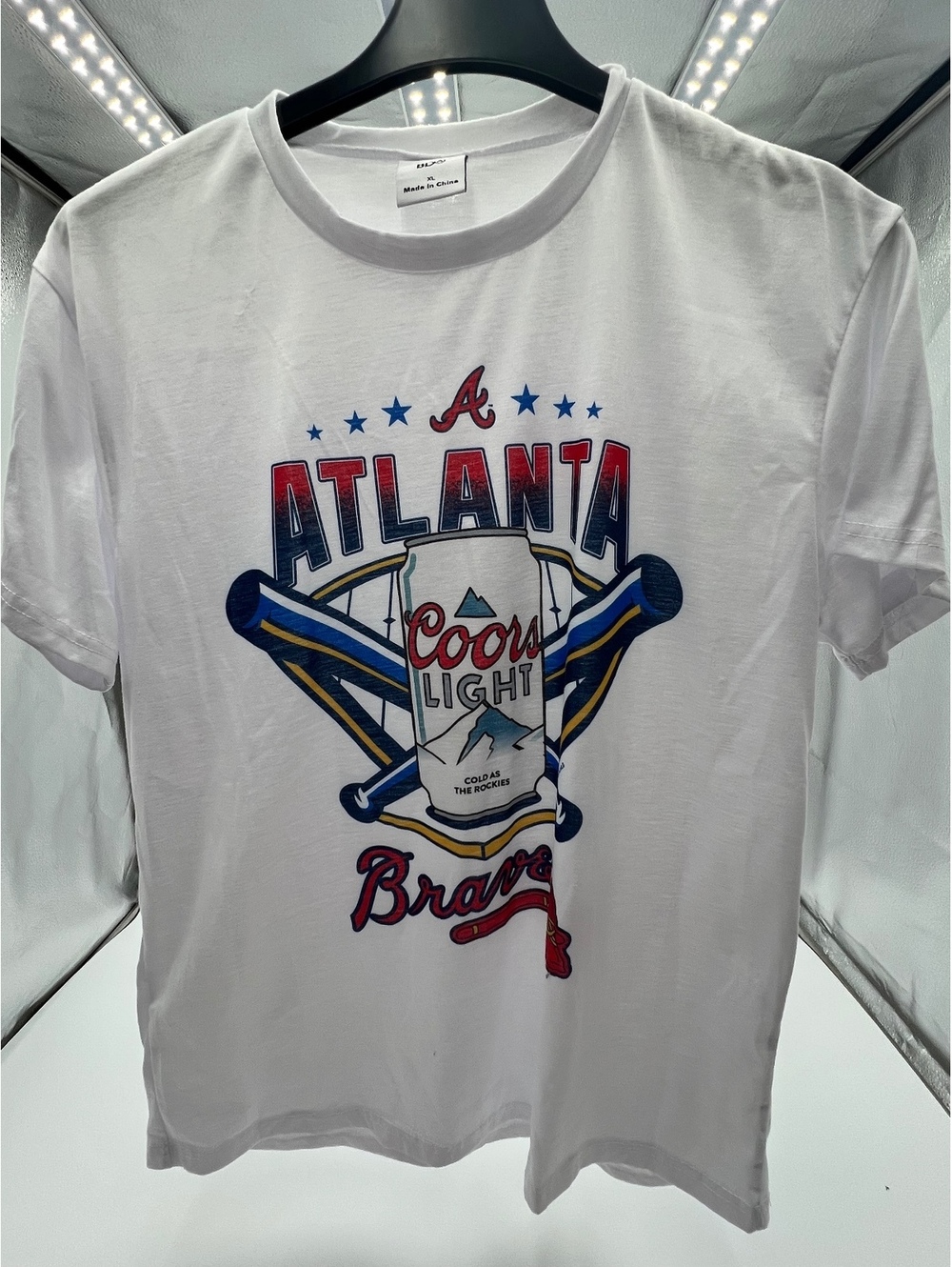 Atlanta Braves Coors Light Men’s XL White Graphic T Shirt Baseball